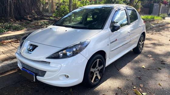 PEUGEOT 207 1.6 QUIKSILVER 16V FLEX 4P MANUAL PEUGEOT 207 1.6 QUIKSILVER 16V FLEX 4P MANUAL